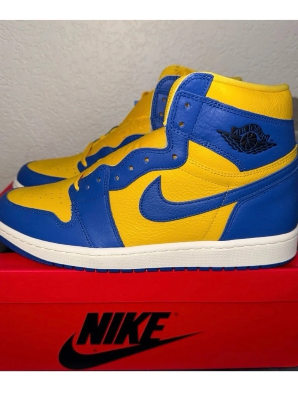 Nike Air Jordan 1 High Reverse Laney Sneakers in Blue and Yellow - Picture 3 of 9